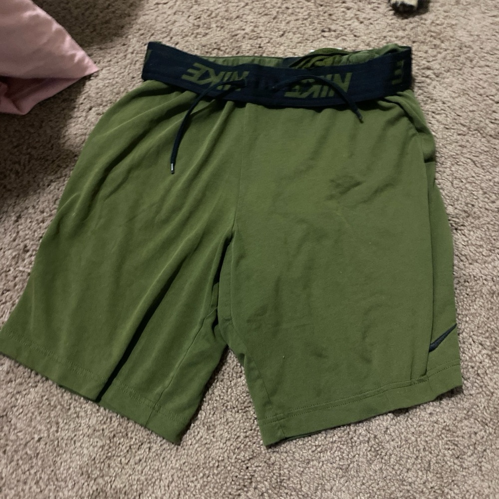 Dark green Nike shorts size small